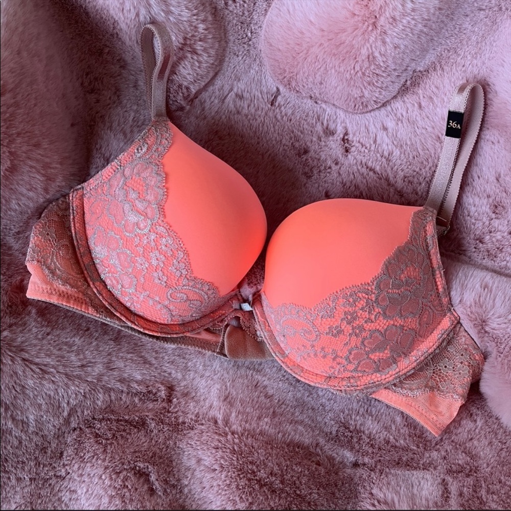 NWT🍑 Victorias Secret Push Up Lace Bra Peachy 36A
